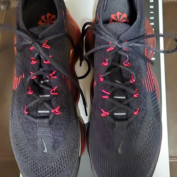 Nike Air Max Scorpion Black and Red Knit Sneakers. Excellent Condition Like New - Picture 3 of 3